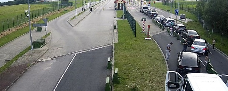 На российско-польской границе столпились немецкие машины, направляющиеся в Калининград